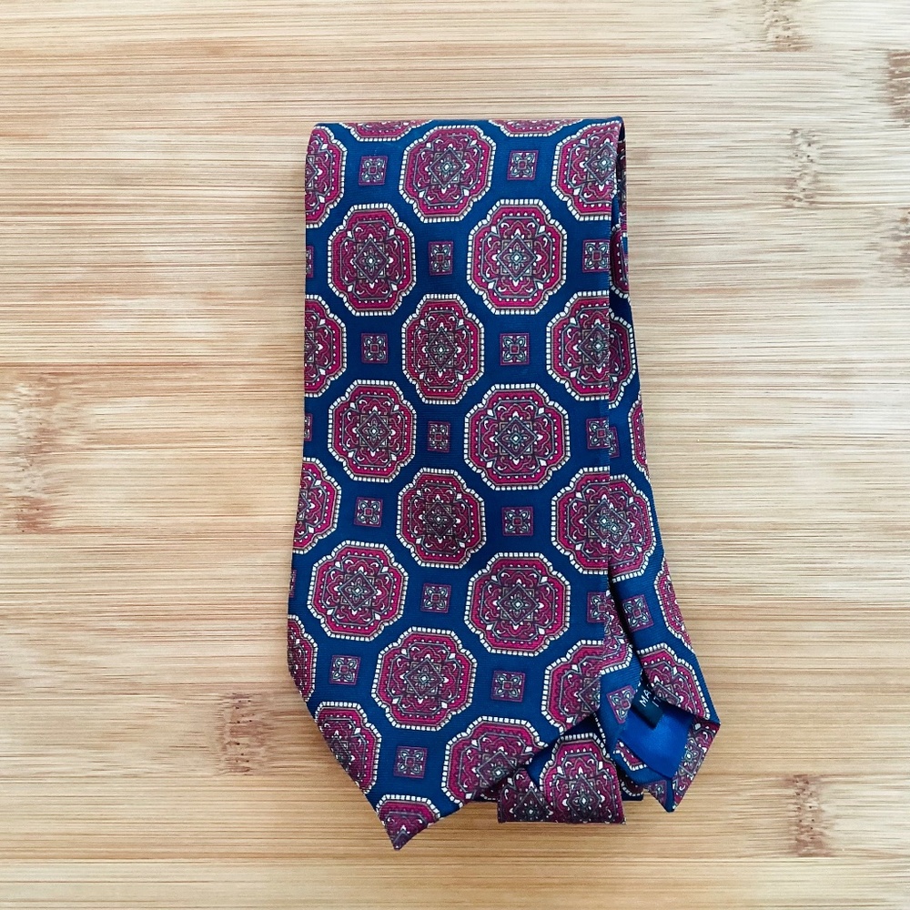 Vintage Jsaco 100% silk made in Italy tie Navy Blue Red Medallion Geometric